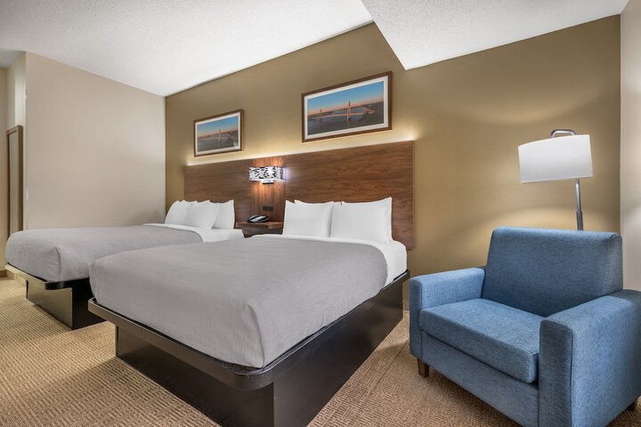2 Queen Beds (3 of 9)