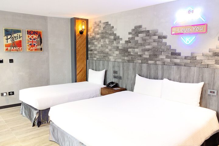 Room 73 of 119