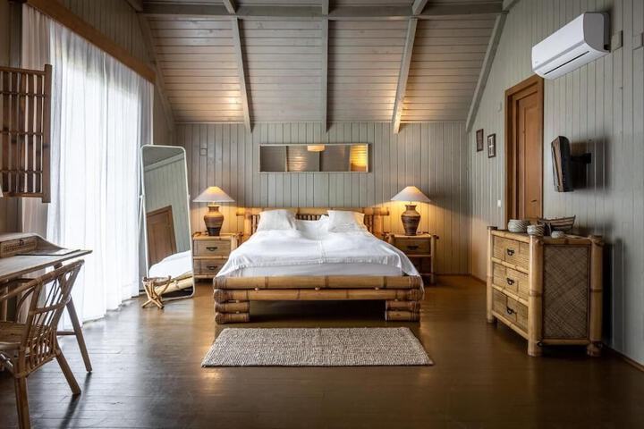 Room 10 of 90