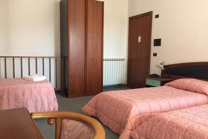 Room 16 of 18