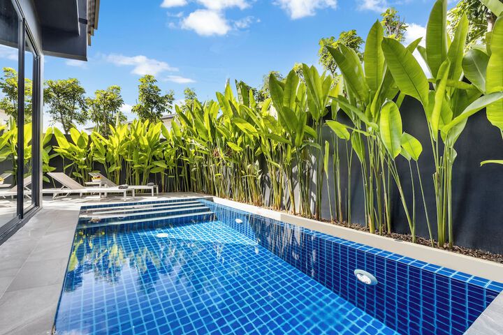 Pool 102 of 154