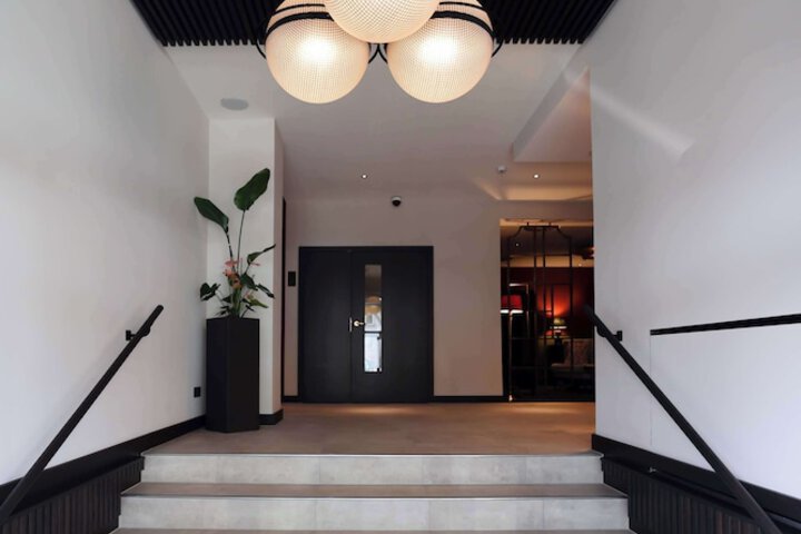 Entrance & Lobby