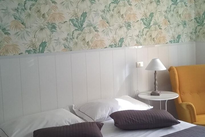 Room 13 of 37