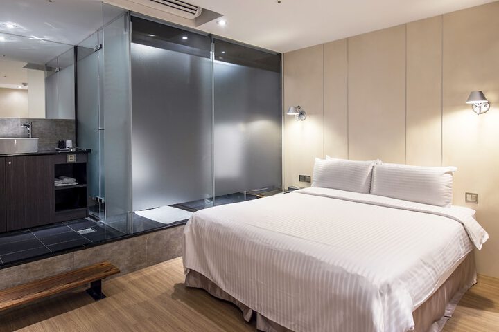 Room 15 of 53