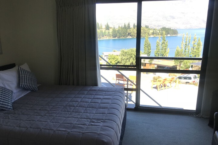 Room 11 of 66