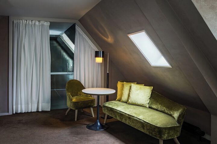Room 28 of 59