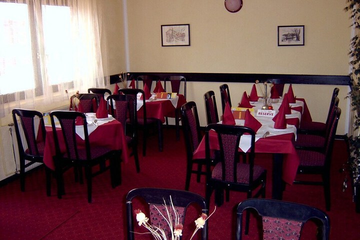 Dining 13 of 18