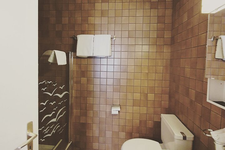 Room 202 of 266