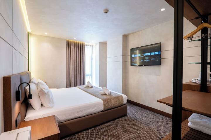 Room 37 of 125