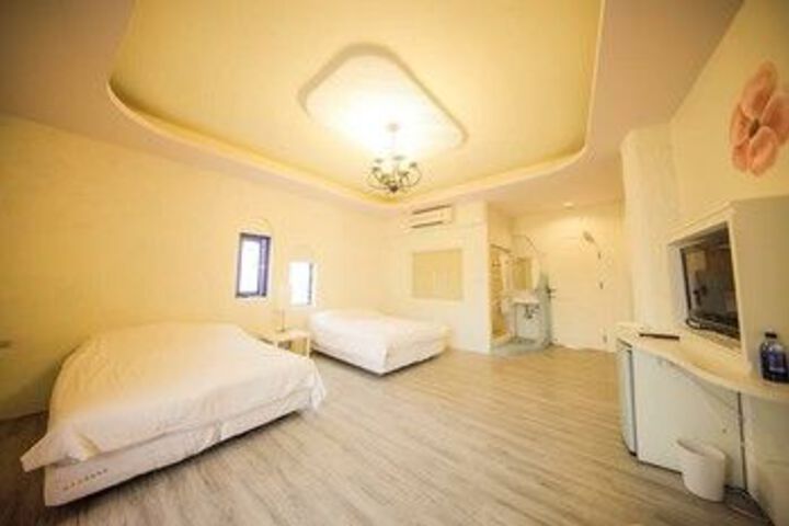 Room 13 of 28