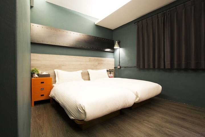 Room 28 of 85