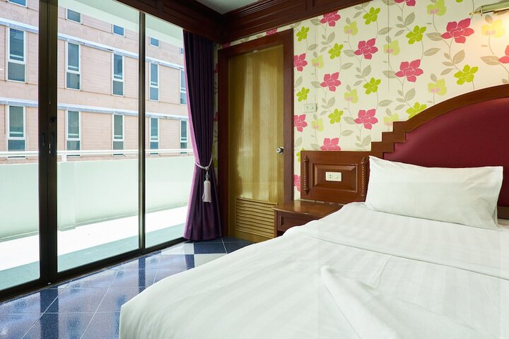 Room 80 of 136