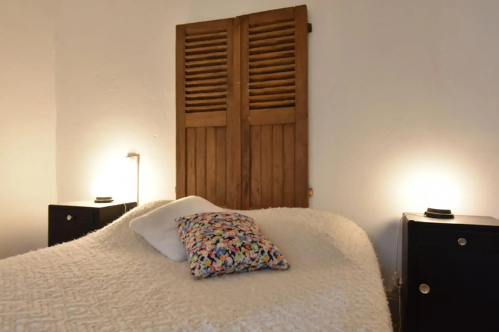 Room 4 of 18