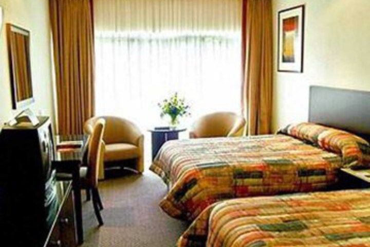 Room 4 of 6