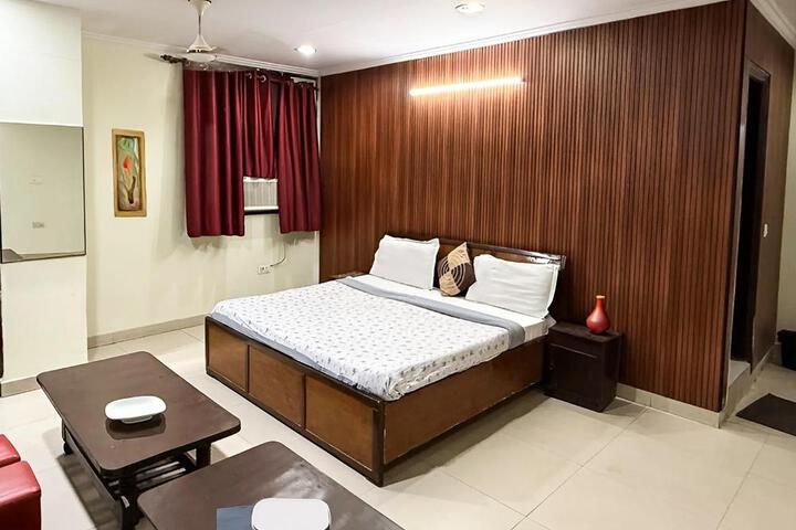 Hotel J Joy - Karol Bagh