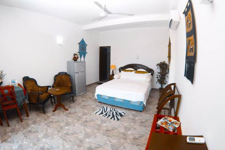 Room 5 of 89