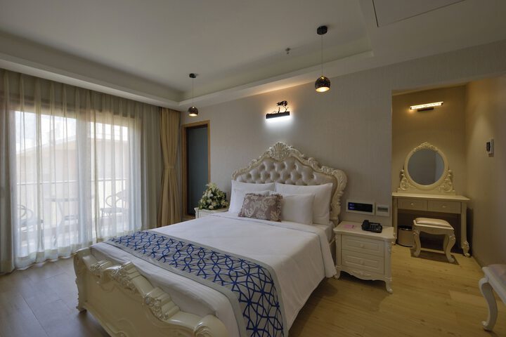 Room 9 of 25