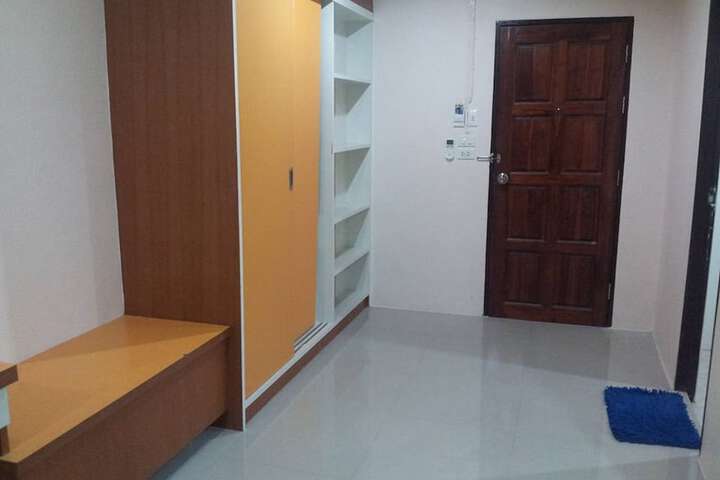 Room 6 of 16