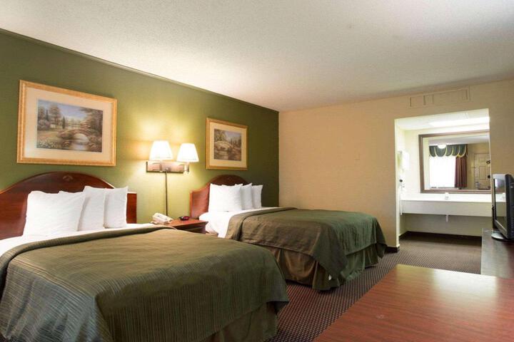 2 Double Beds (5 of 10)