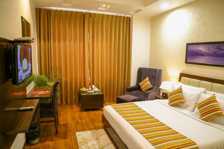 Room 9 of 35