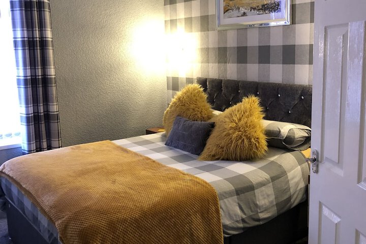 Room 2 of 30