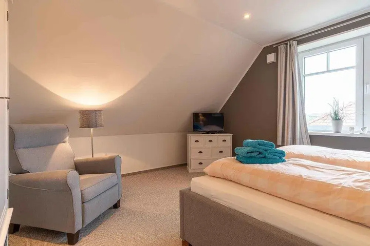 Room 2 of 11