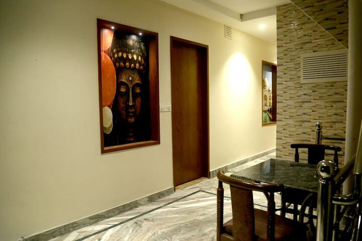 Room 10 of 18