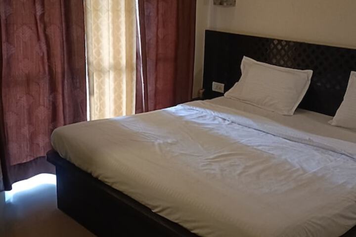 Room 5 of 14