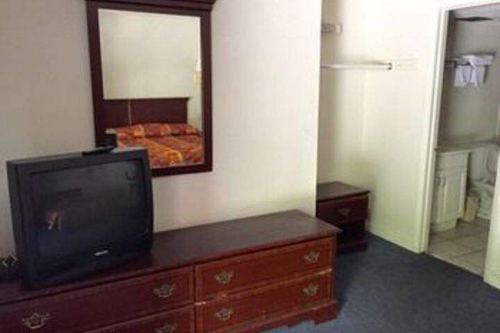 Room 7 of 17