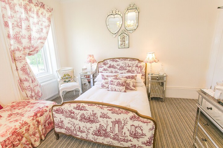 Room 14 of 250
