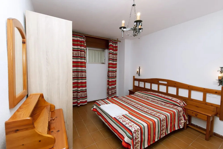 Room 3 of 8
