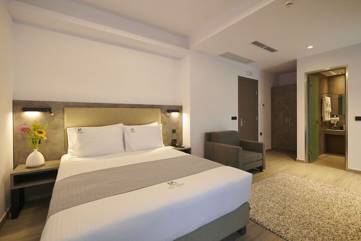 Room 15 of 37