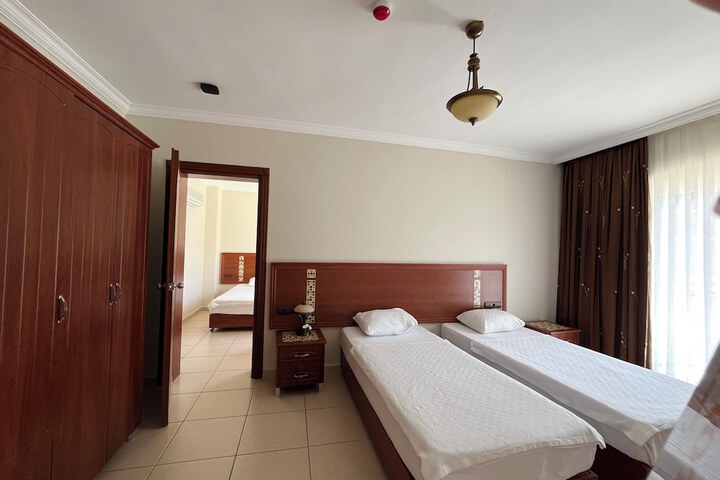 Room 8 of 48