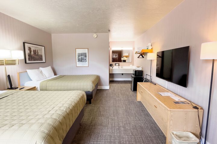 Room 6 of 18