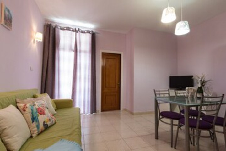 Room 9 of 12