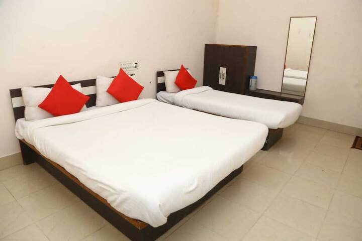Room 2 of 8