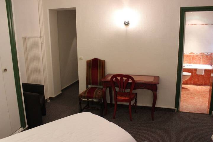 Room 24 of 99