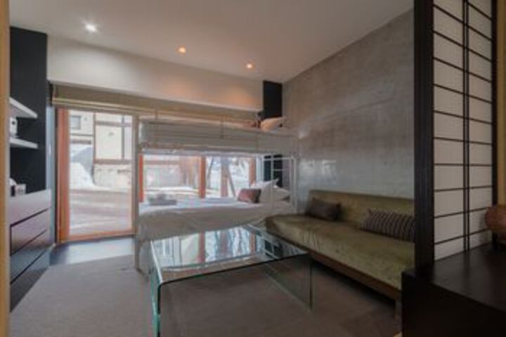Room 6 of 27