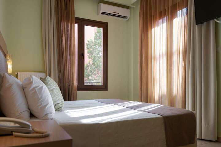 Room 34 of 70