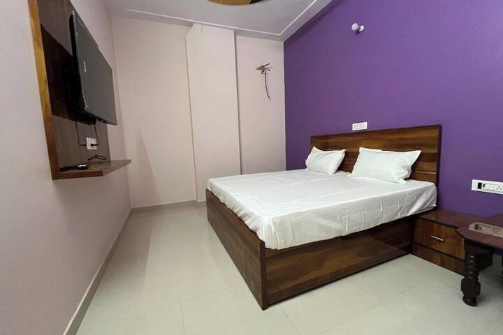 Room 7 of 18