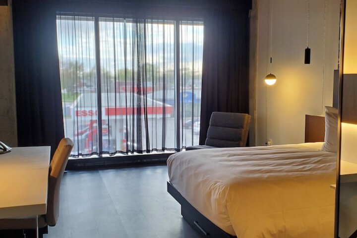 Room 10 of 36