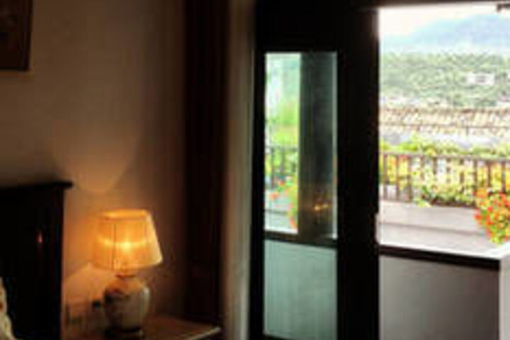 Room 30 of 153