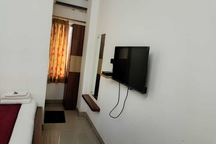 Room 32 of 94