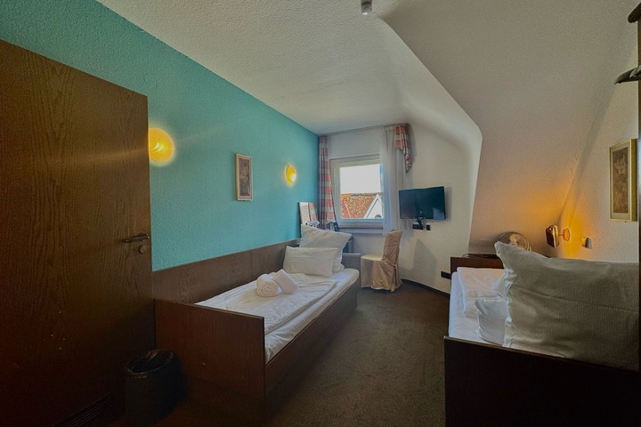 Room 17 of 63