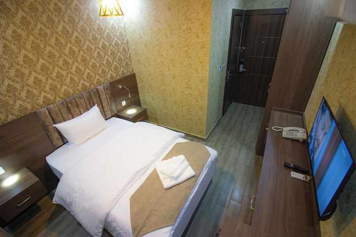 Room 9 of 17