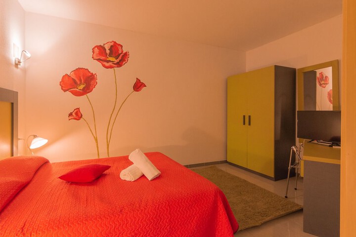 Room 32 of 47
