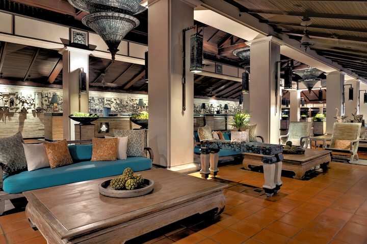 Entrance & Lobby