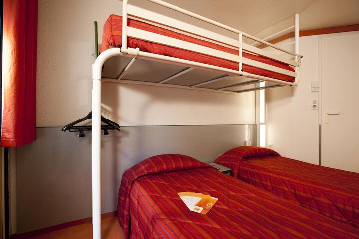 Room 11 of 25