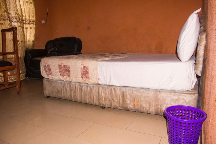 Room 10 of 53