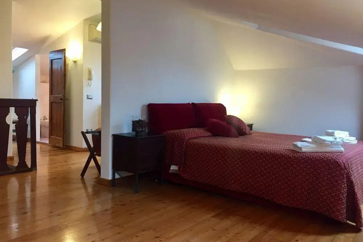 Room 5 of 13